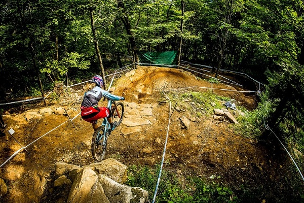 La britannica Rachel Atherton durante le qualifiche (foto organizzatori)