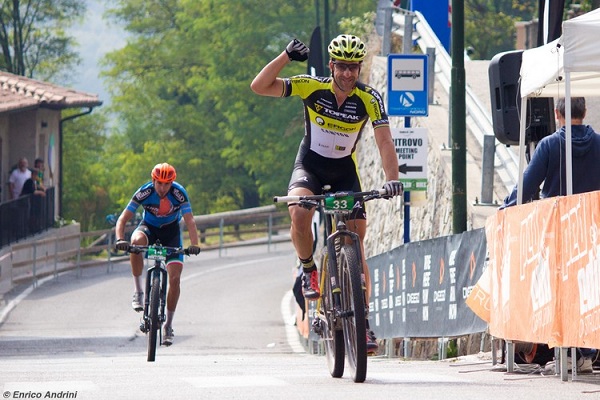 L'arrivo vittorioso di Alban Lakata (foto organizzatori)