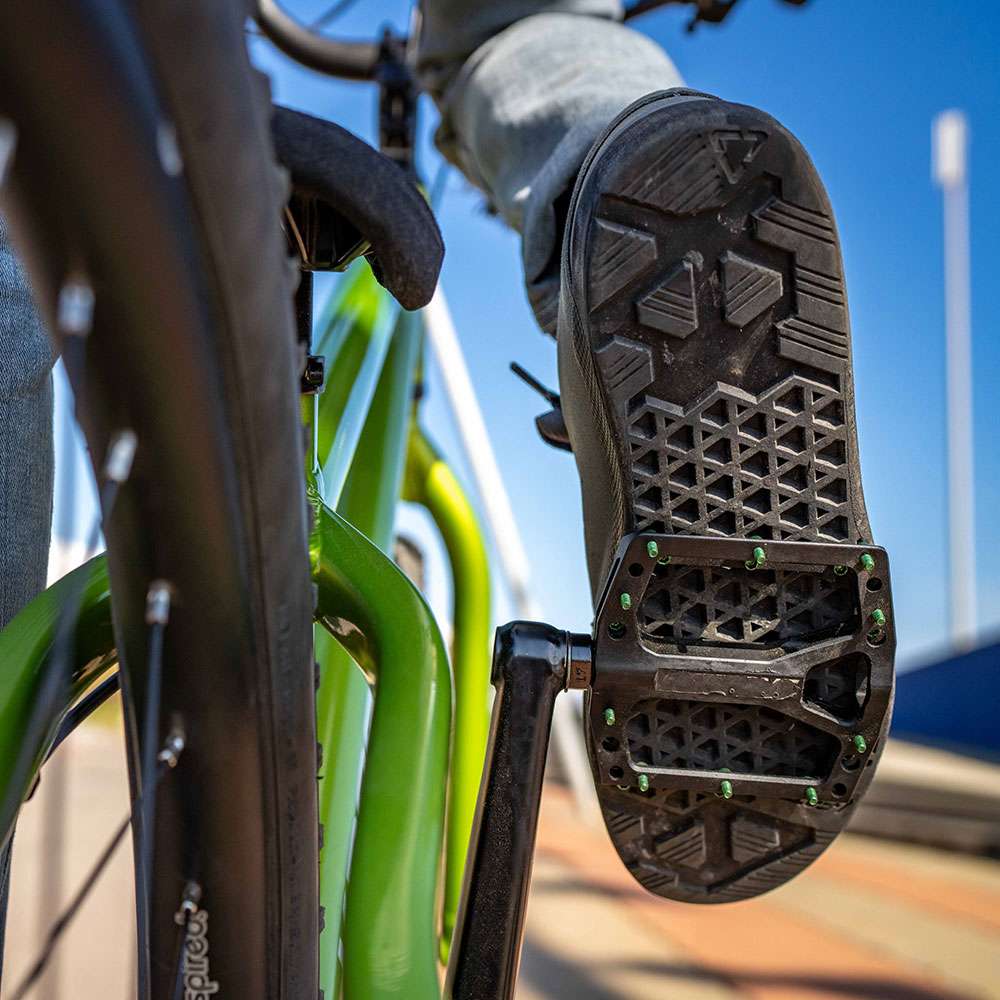 Il WaffleGrip è un pattern che dona stabilità, aderenza e grip ottimale sul pedale durante la corsa.